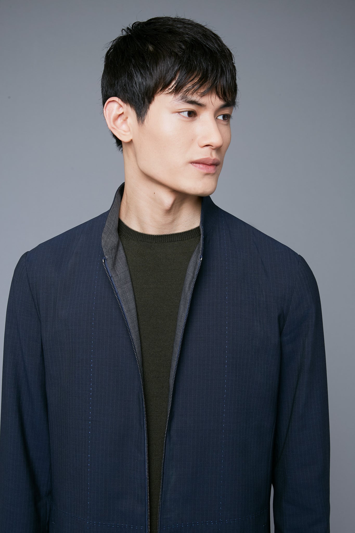Mood View: Model Qiang Li wearing Seasonless Bomber