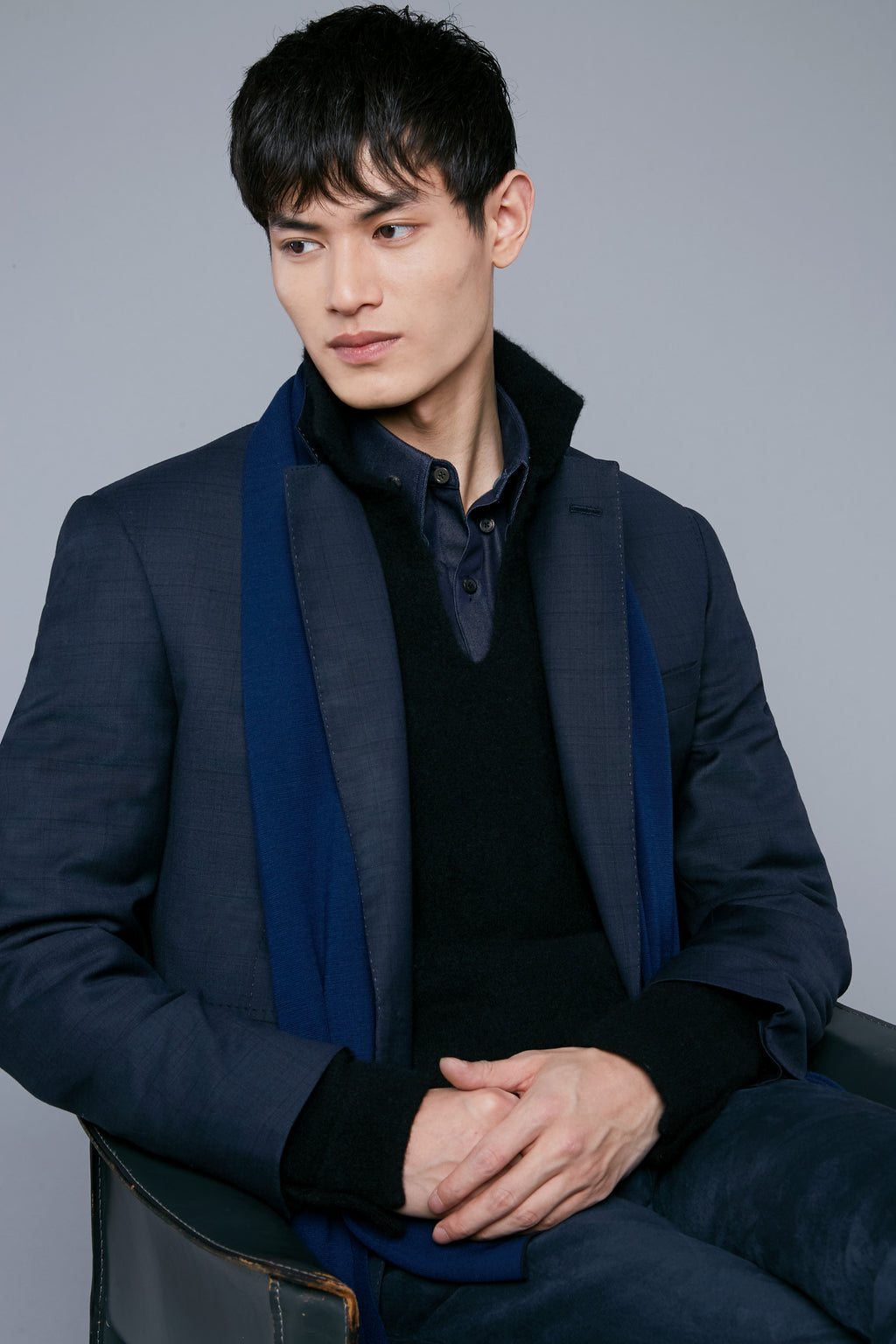 Mood View: Model Qiang Li wearing Notch Lapel Jacket