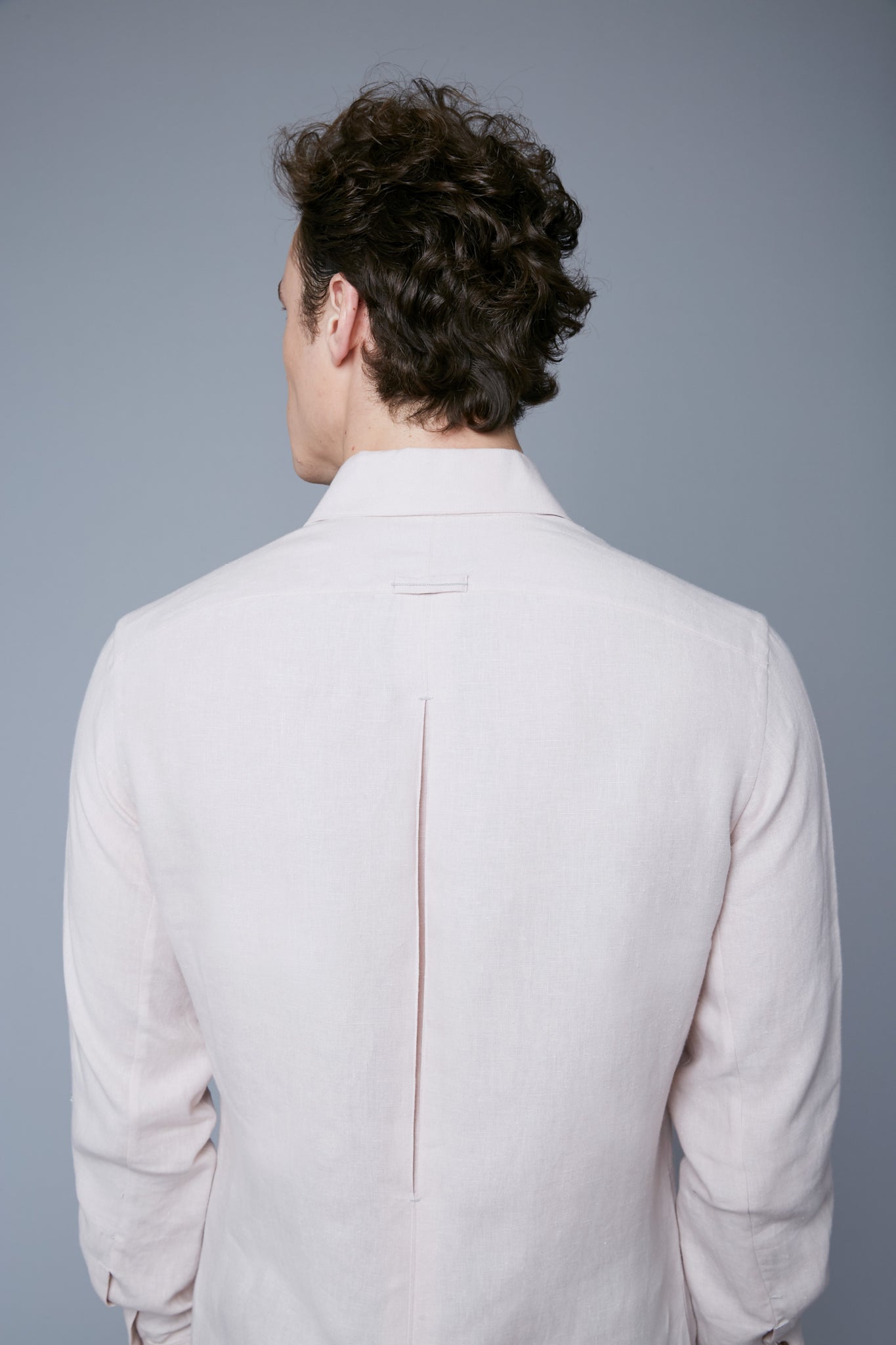 Detail View: Model Hans Weiner wearing Linen Greenwhich Shirt
