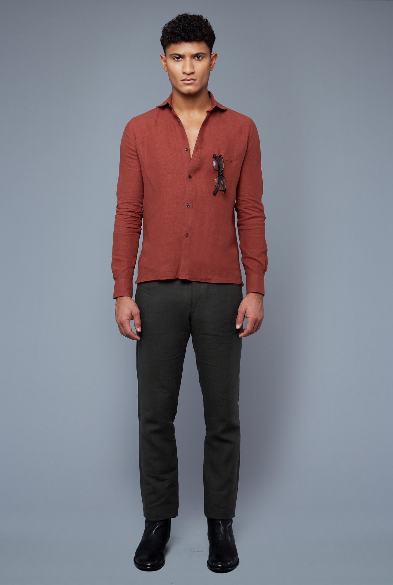 Front View: Model Tre Boutilier wearing Linen Greenwhich Shirt