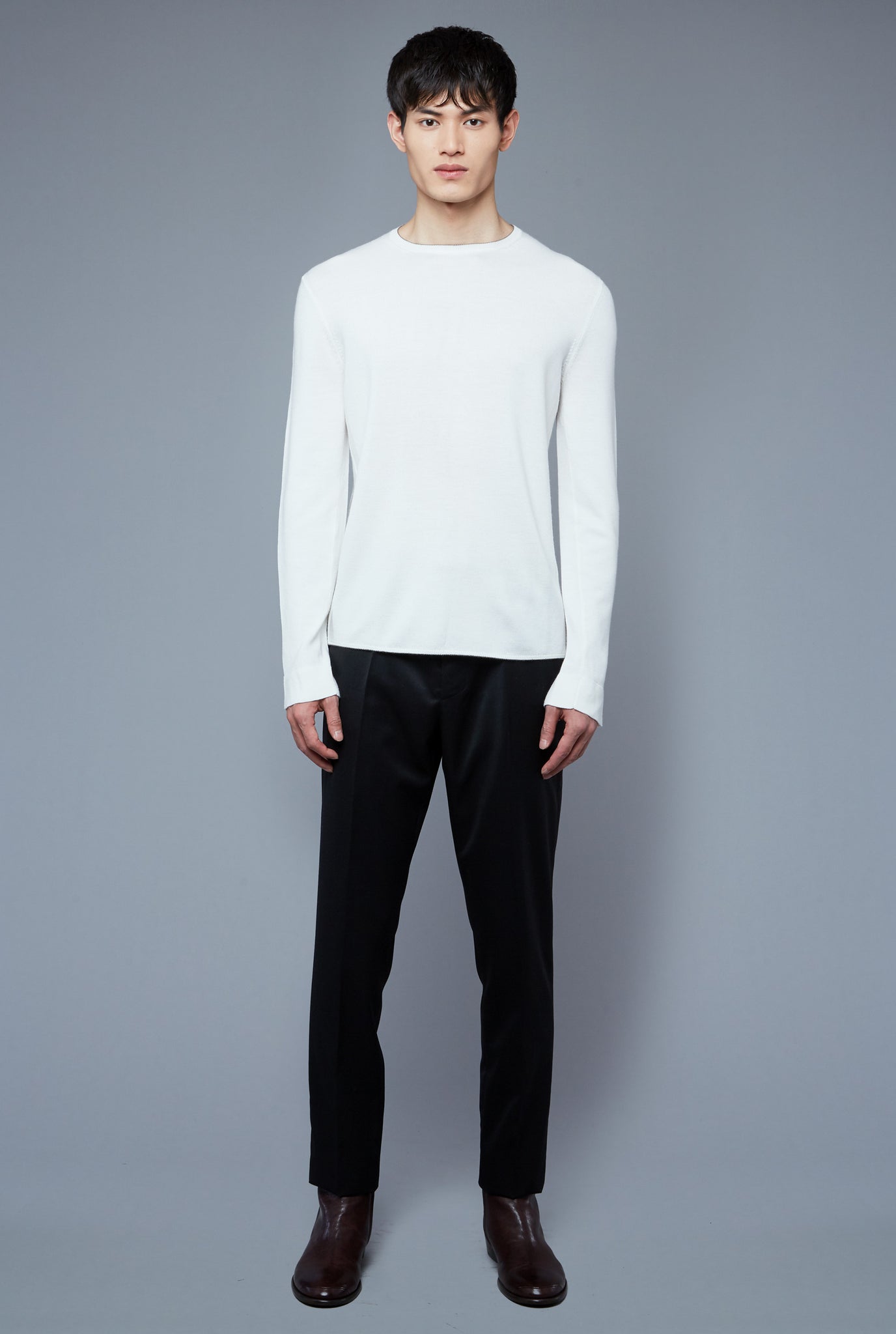 Front View: Model Qiang Li wearing Long Sleeve Sweater Tee