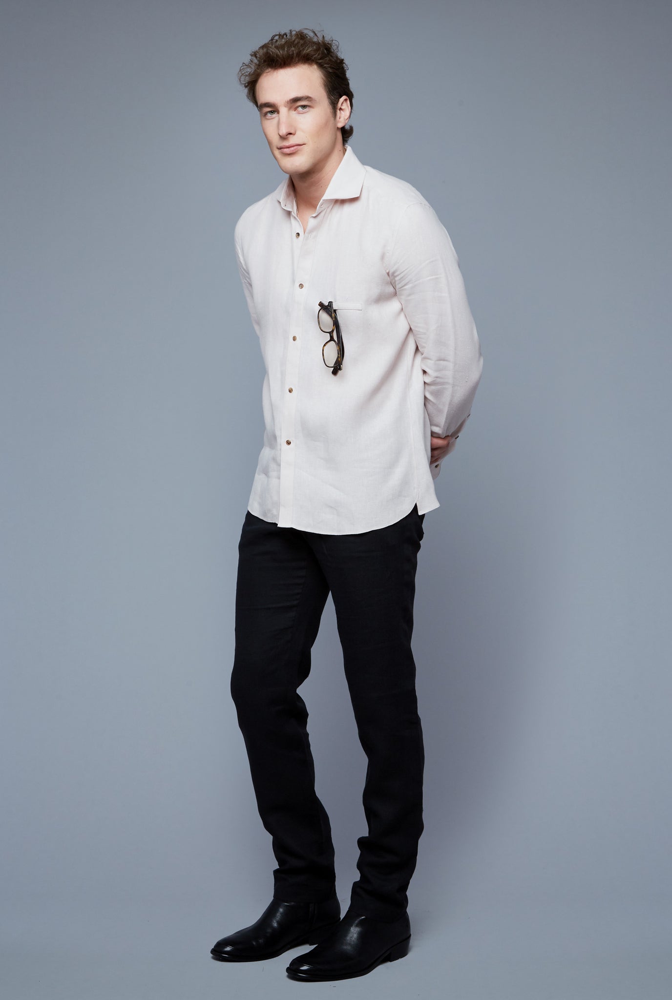Three Quarter View: Model Hans Weiner wearing Linen Greenwhich Shirt
