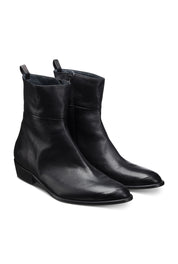 Front View: Solleret Boot