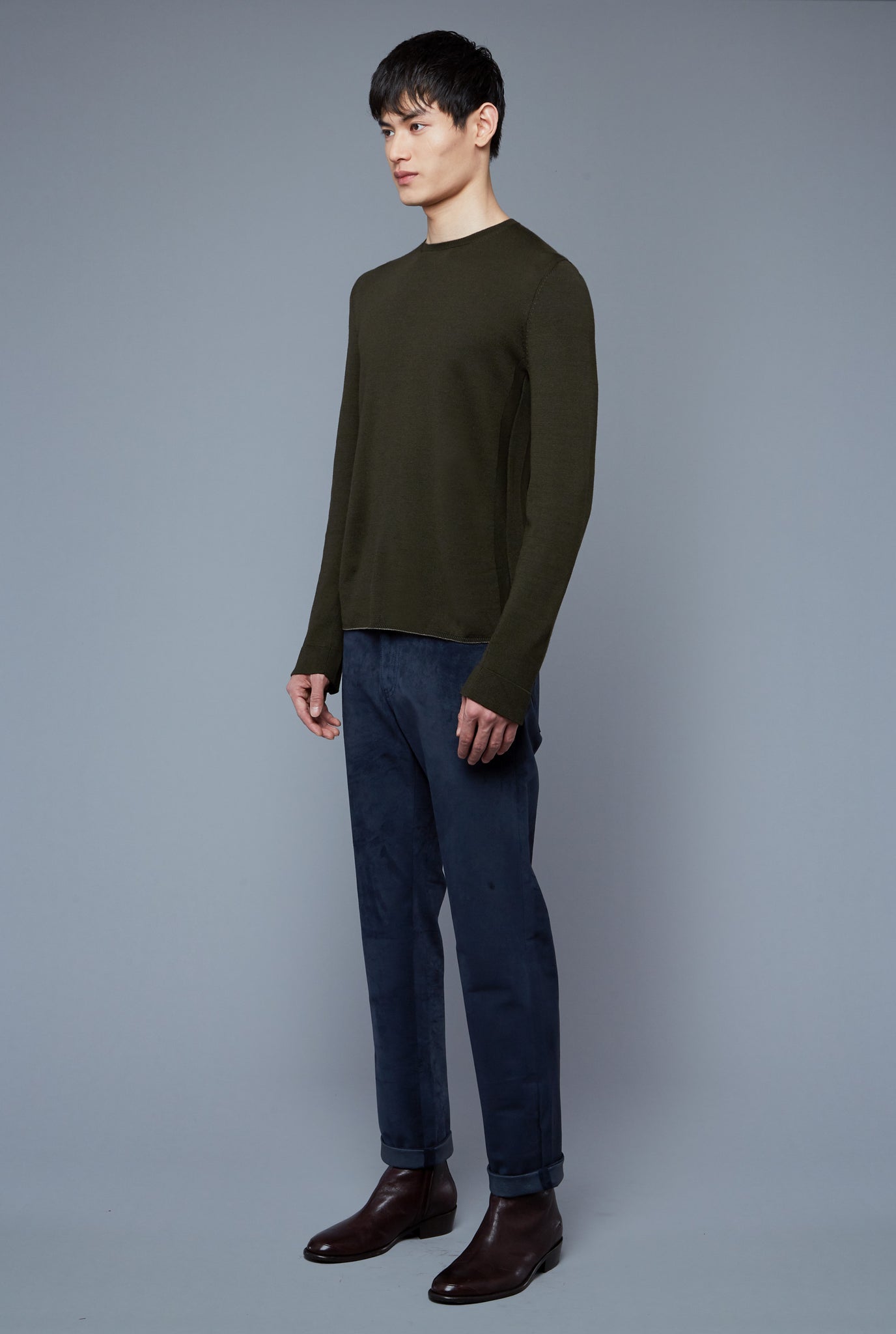 Three Quarter View: Model Qiang Li wearing Long Sleeve Sweater Tee
