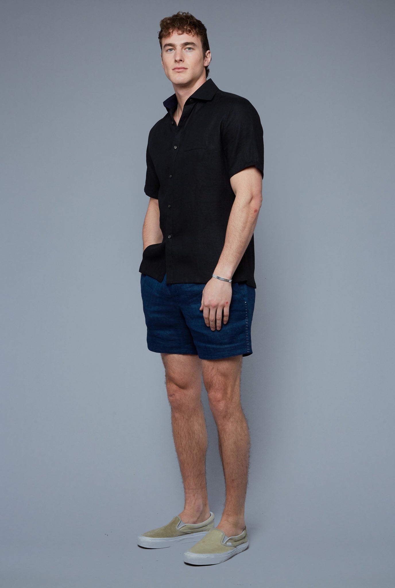 Three Quarter View: Model Hans Weiner wearing Aloe Linen Shirt