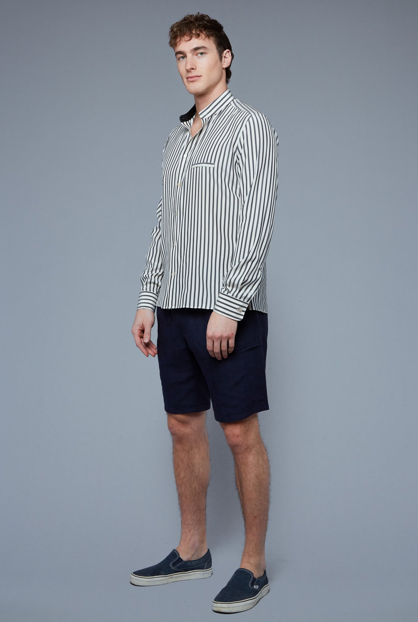 Three Quarter View: Model Hans Weiner wearing Silk Mercer Shirt