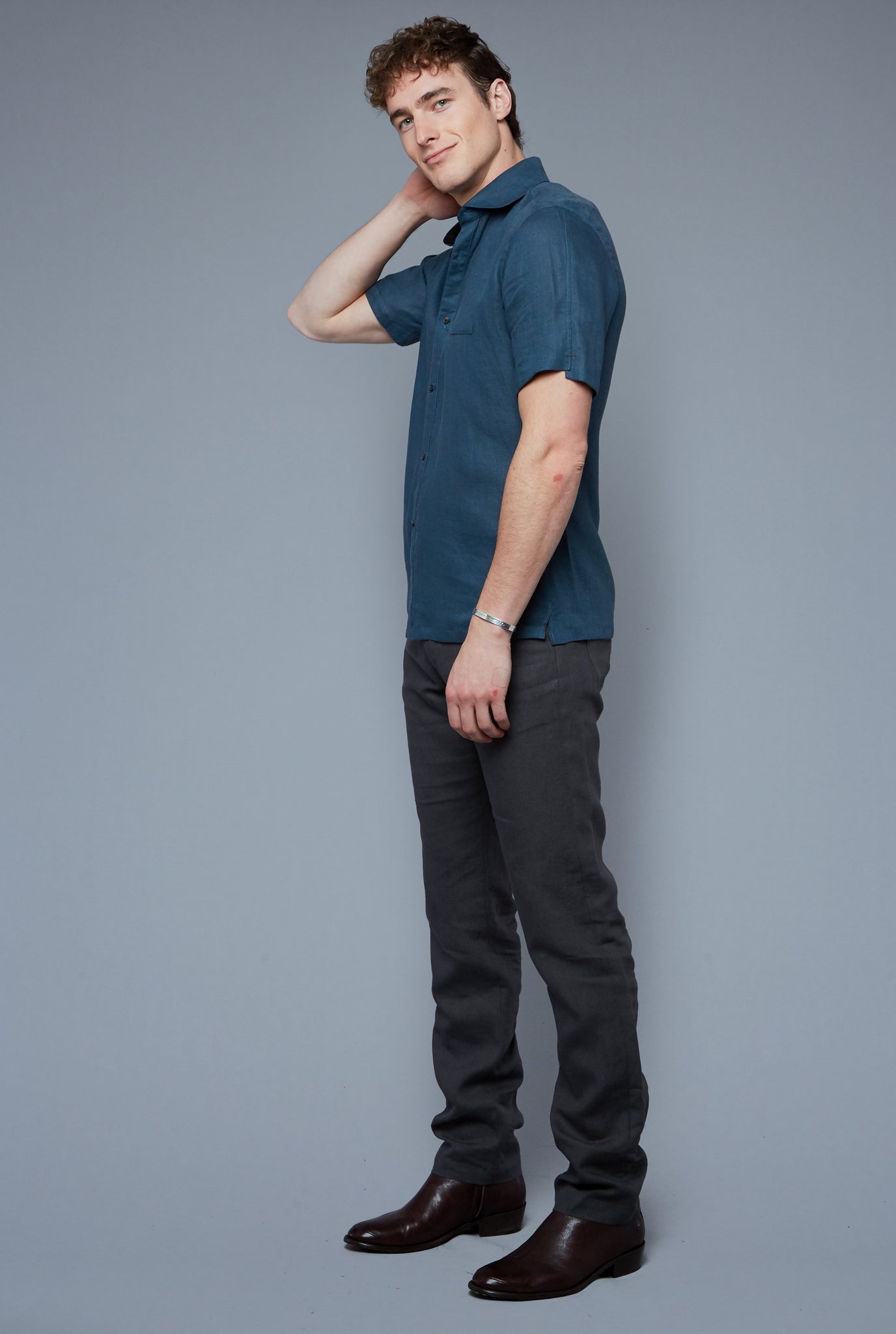 Three Quarter View: Model Hans Weiner wearing Aloe Linen Shirt